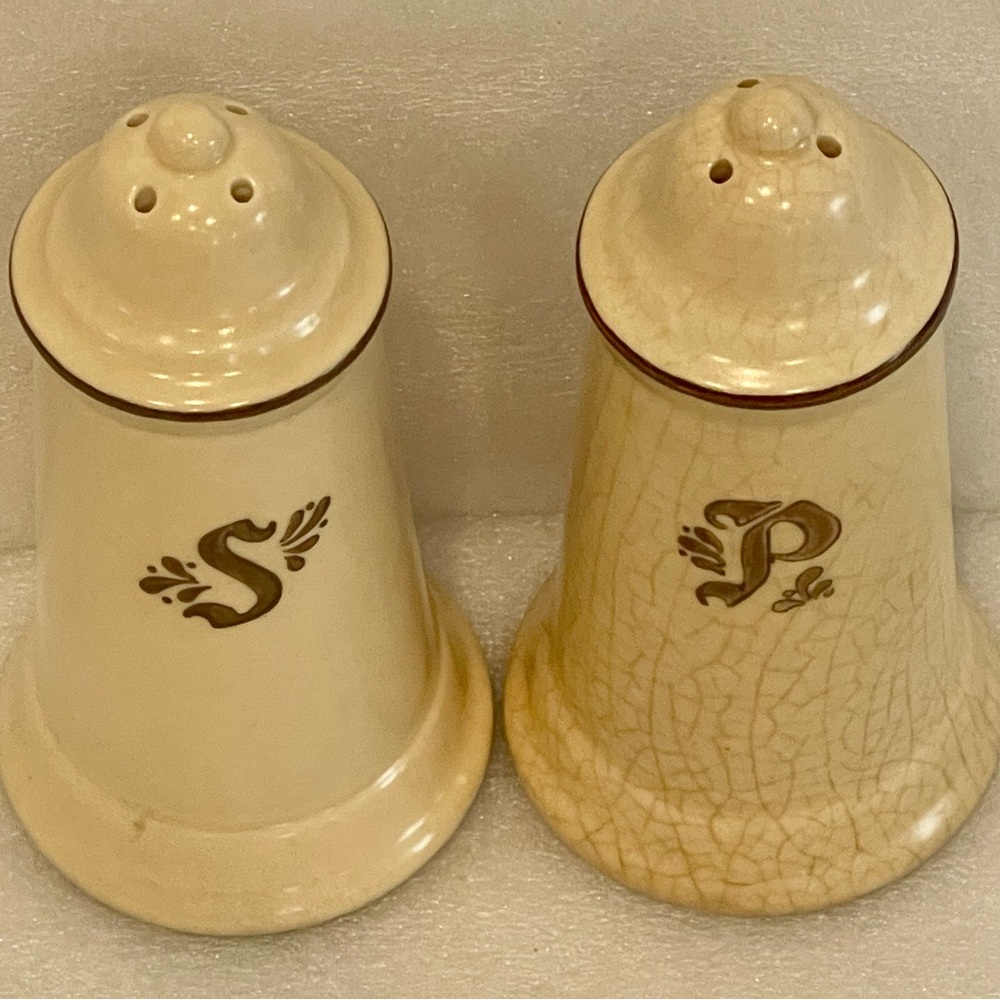 Large Vintage Pfaltzgraff Tower Salt and Pepper Shakers Cream Color - Picture 5 of 6